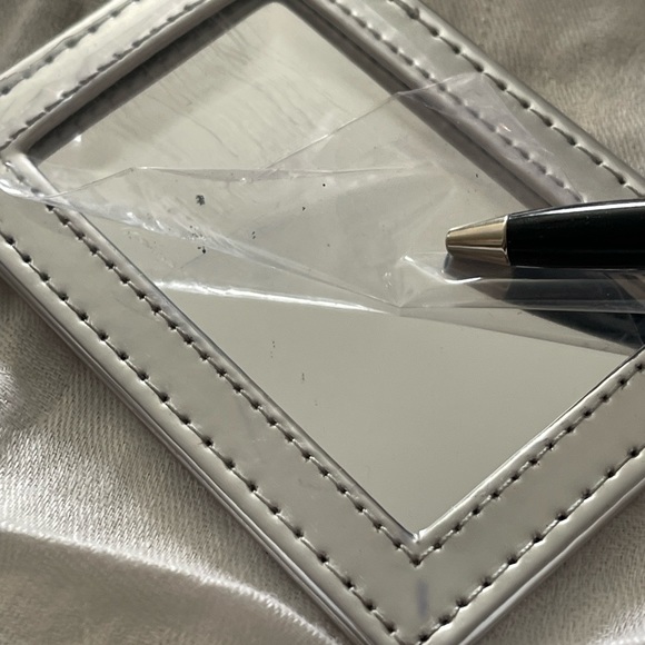 Bobbi Brown The Stella/s DG4 Sunglasses, silver case that includes mirror. - Picture 10 of 11